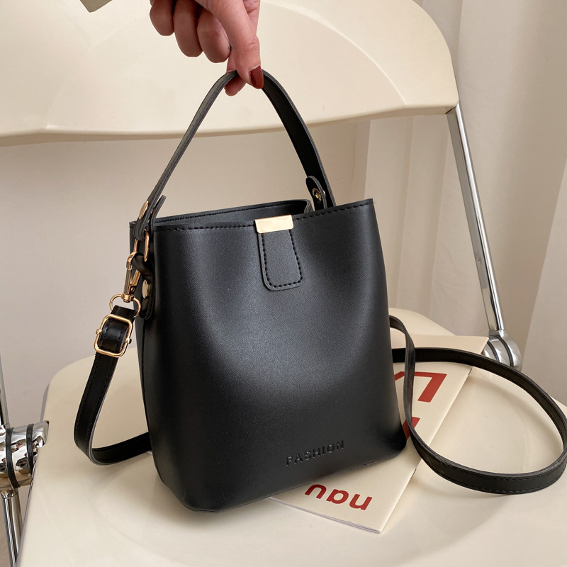 حقيبة يد نسائية من الجلد الصنا - مراجعة Women Bags Branded وسعره